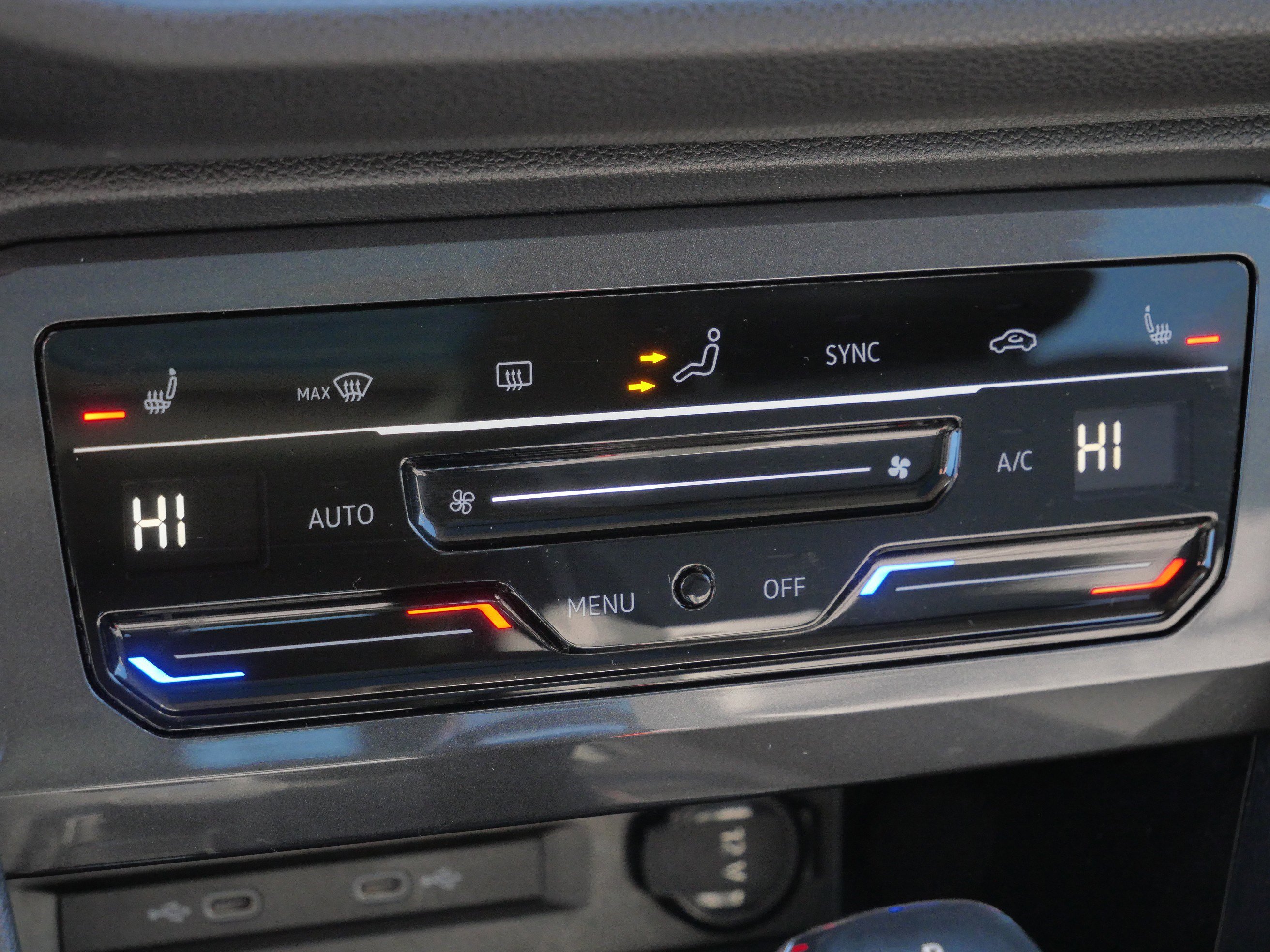 Certified 2022 Volkswagen Tiguan SE w/ Panoramic Sunroof Package image 24