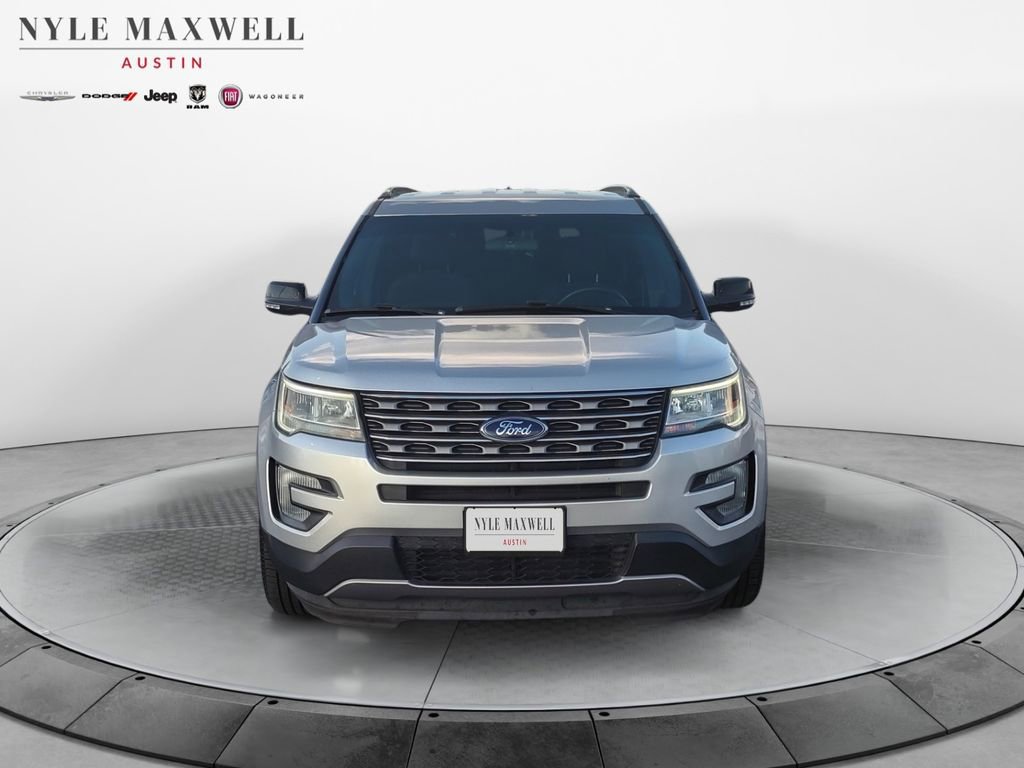 Used 2017 Ford Explorer XLT image 16