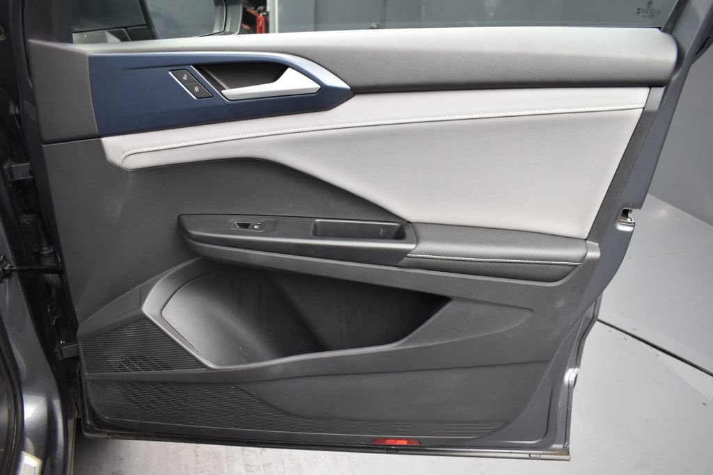 Used 2024 Volkswagen Taos SE FWD image 6