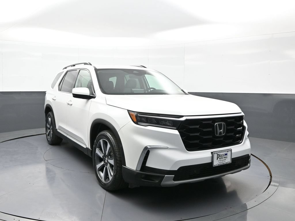 Certified 2024 Honda Pilot Touring image 3