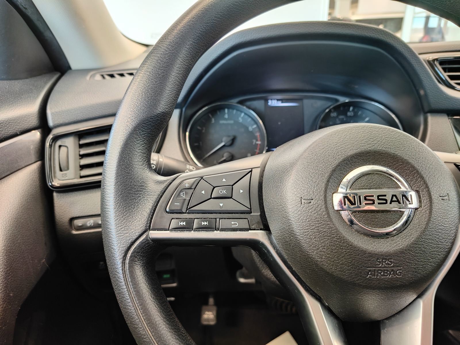 Used 2017 Nissan Rogue S w/ S Appearance Package AWD/4WD image 11