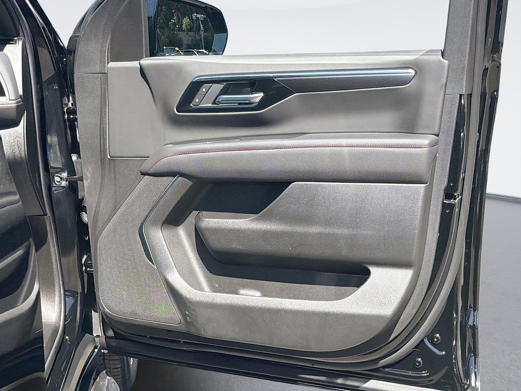 Used 2026 Chevrolet Suburban RST AWD/4WD image 26