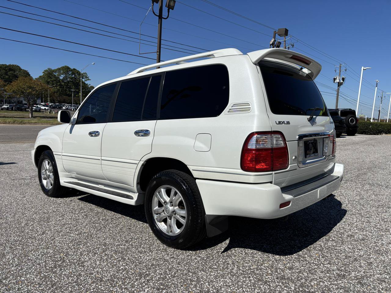 Used 2004 Lexus LX 470 4WD w/ Preferred Accessory Pkg image 3
