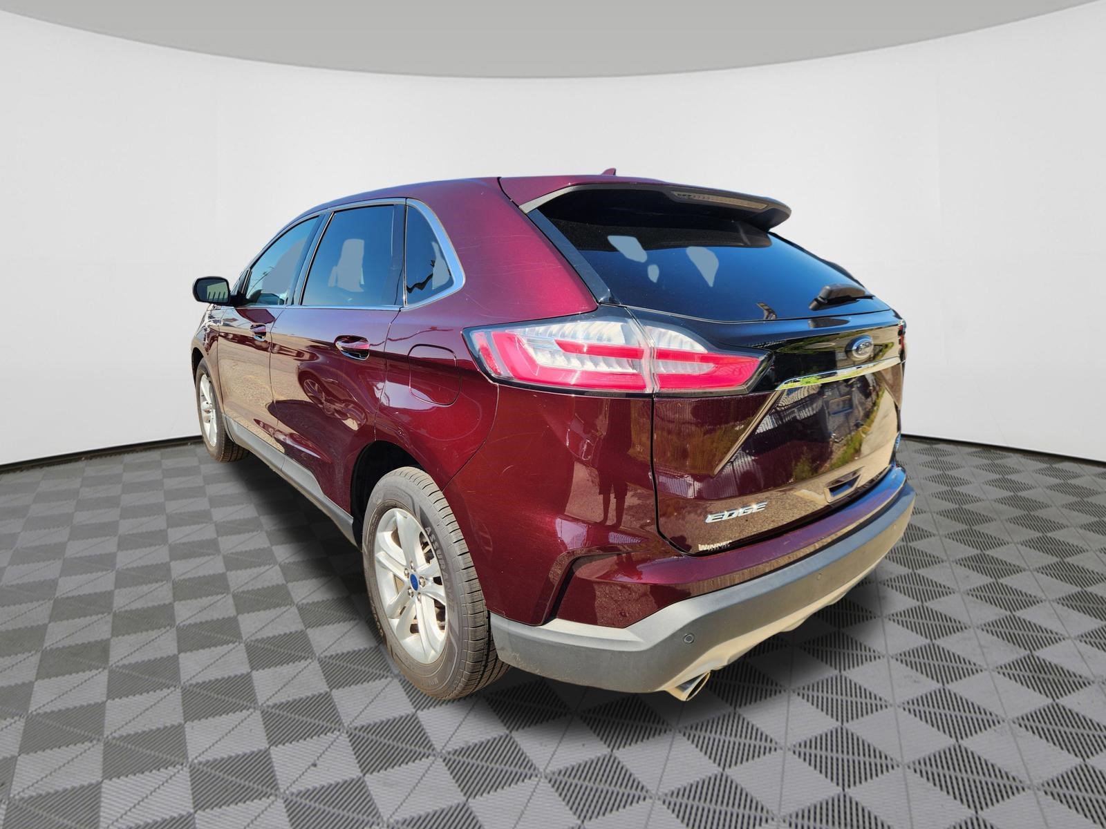 Used 2020 Ford Edge SEL w/ Convenience Package AWD/4WD image 3