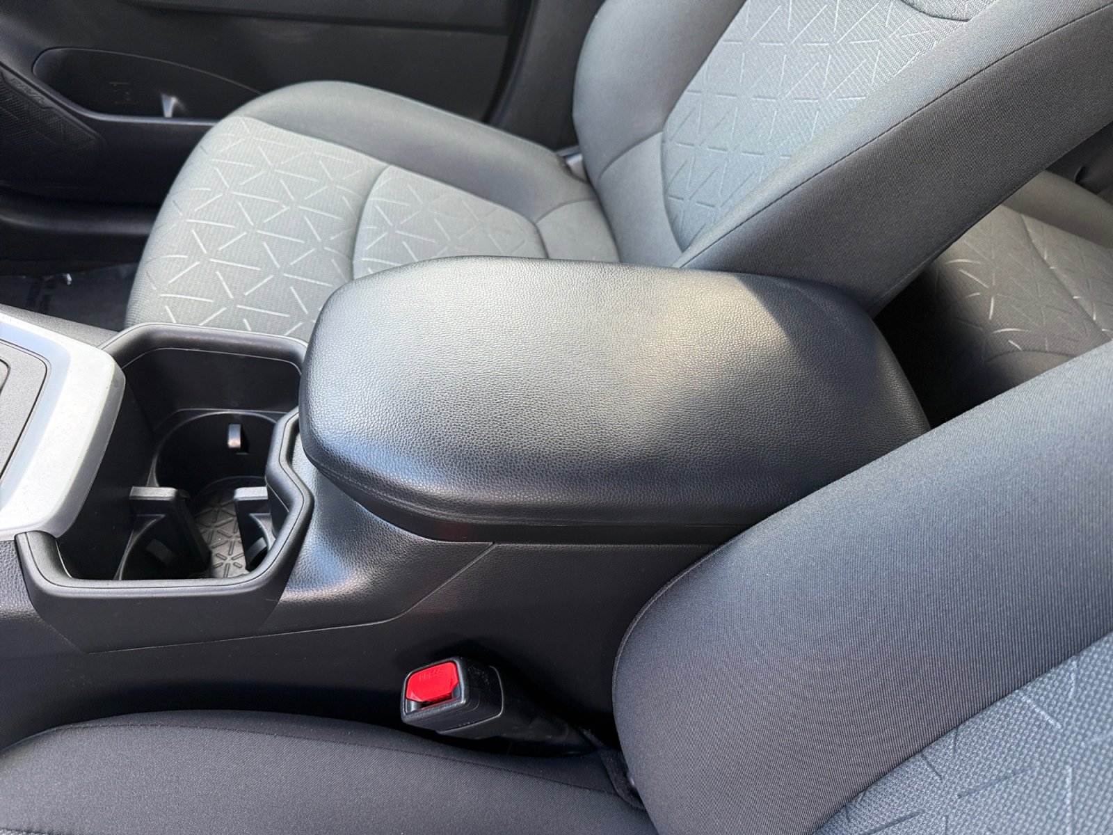 Used 2022 Toyota RAV4 XLE w/ Convenience Package image 14