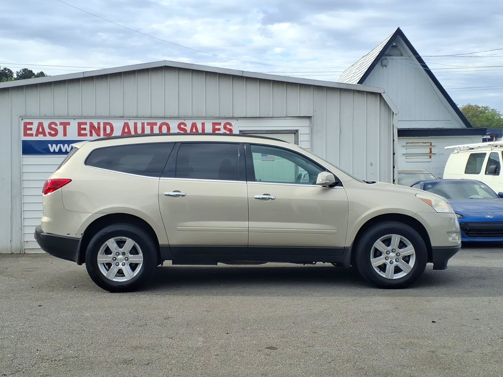Used 2011 Chevrolet Traverse LT w/ Personal Connectivity Package AWD/4WD image 2