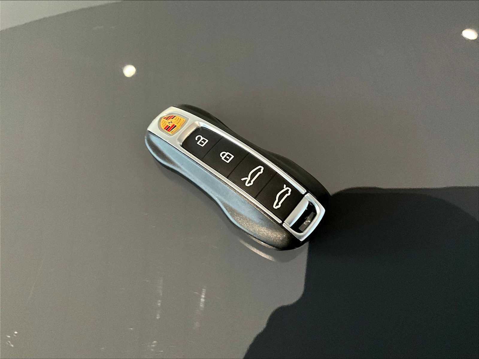 Used 2025 Porsche Taycan image 34