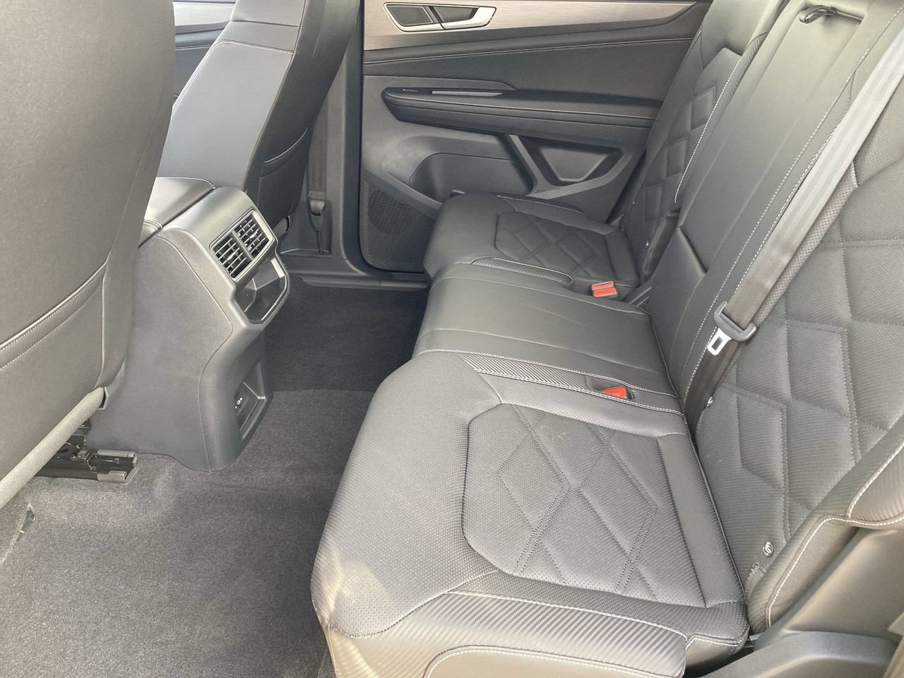 New 2026 Volkswagen Atlas Cross Sport SE FWD image 13