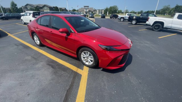 Used 2025 Toyota Camry LE FWD image 4