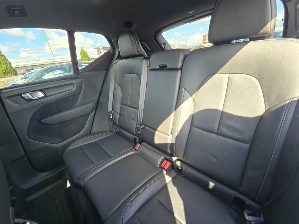 Used 2020 Volvo XC40 T5 Momentum w/ Protection Package image 14