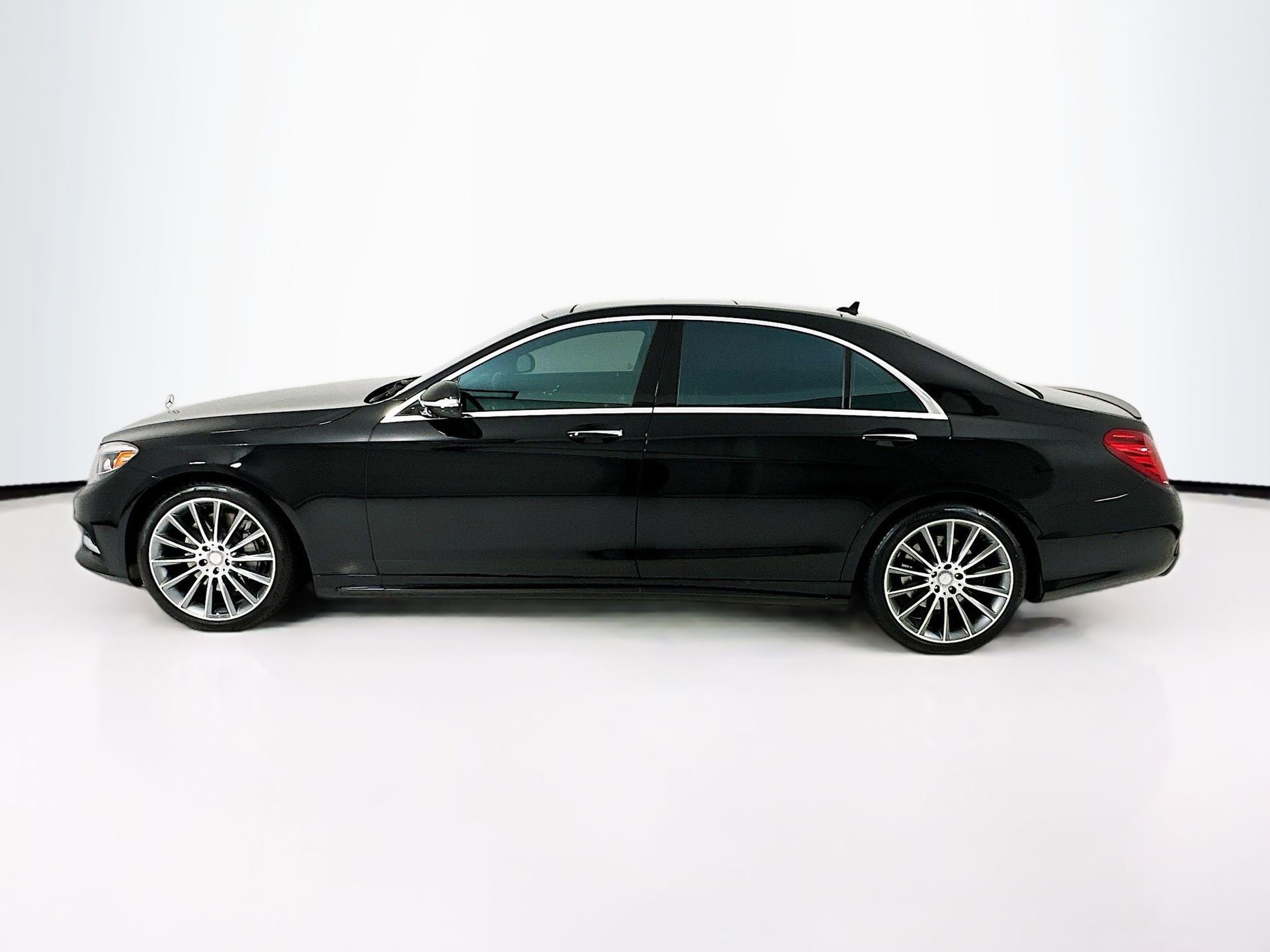 Used 2017 Mercedes-Benz S 550 Sedan image 5