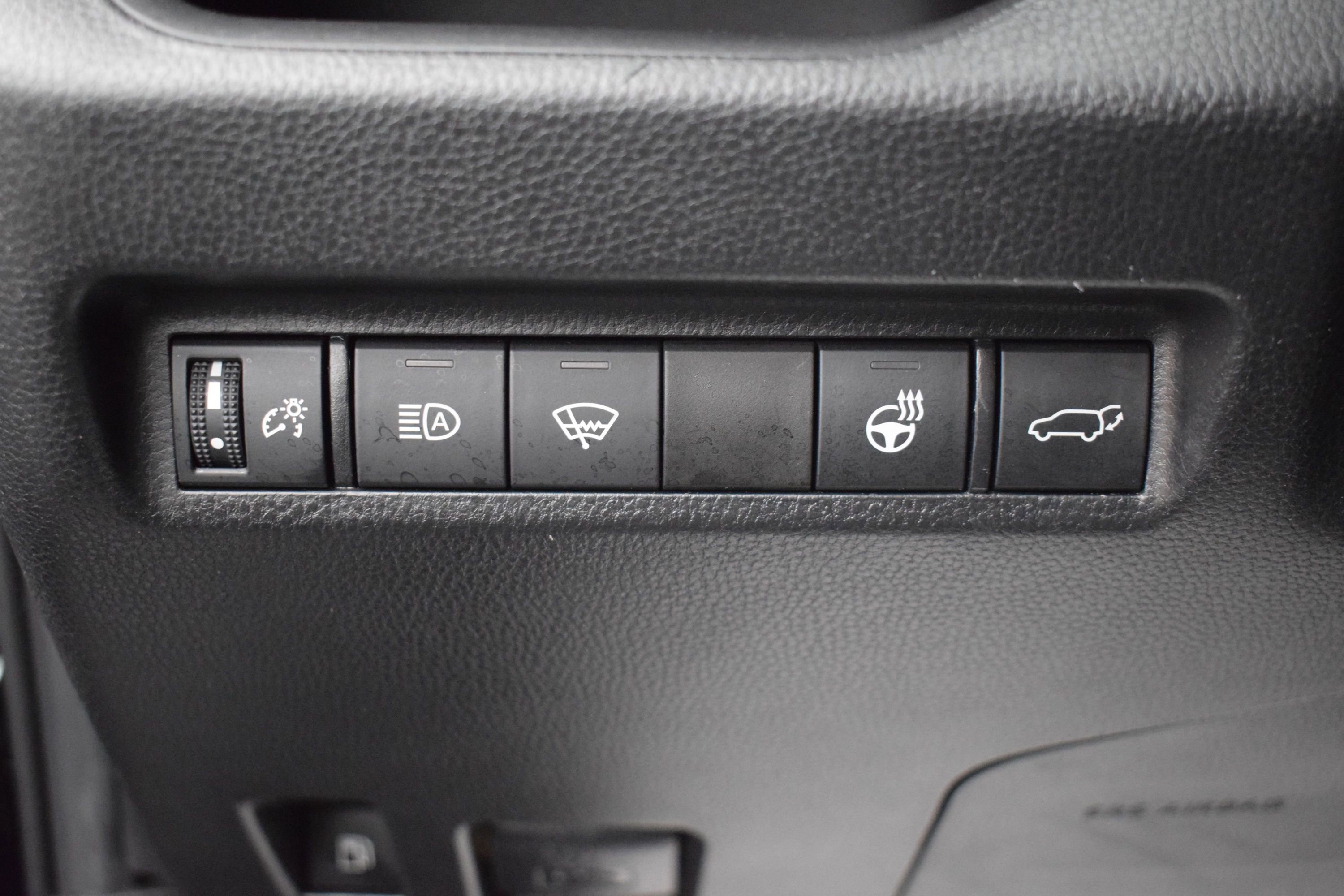 Used 2022 Toyota RAV4 XLE w/ Convenience Package AWD/4WD image 16