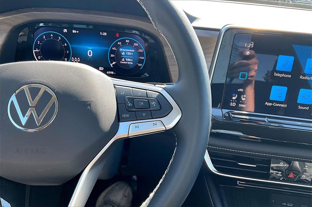 Certified 2025 Volkswagen Atlas SE w/ Black Wheel Package image 25