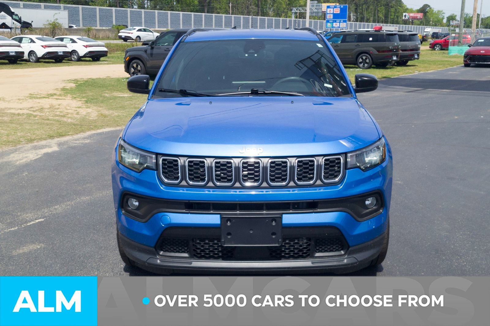 Used 2024 Jeep Compass Latitude AWD/4WD image 3