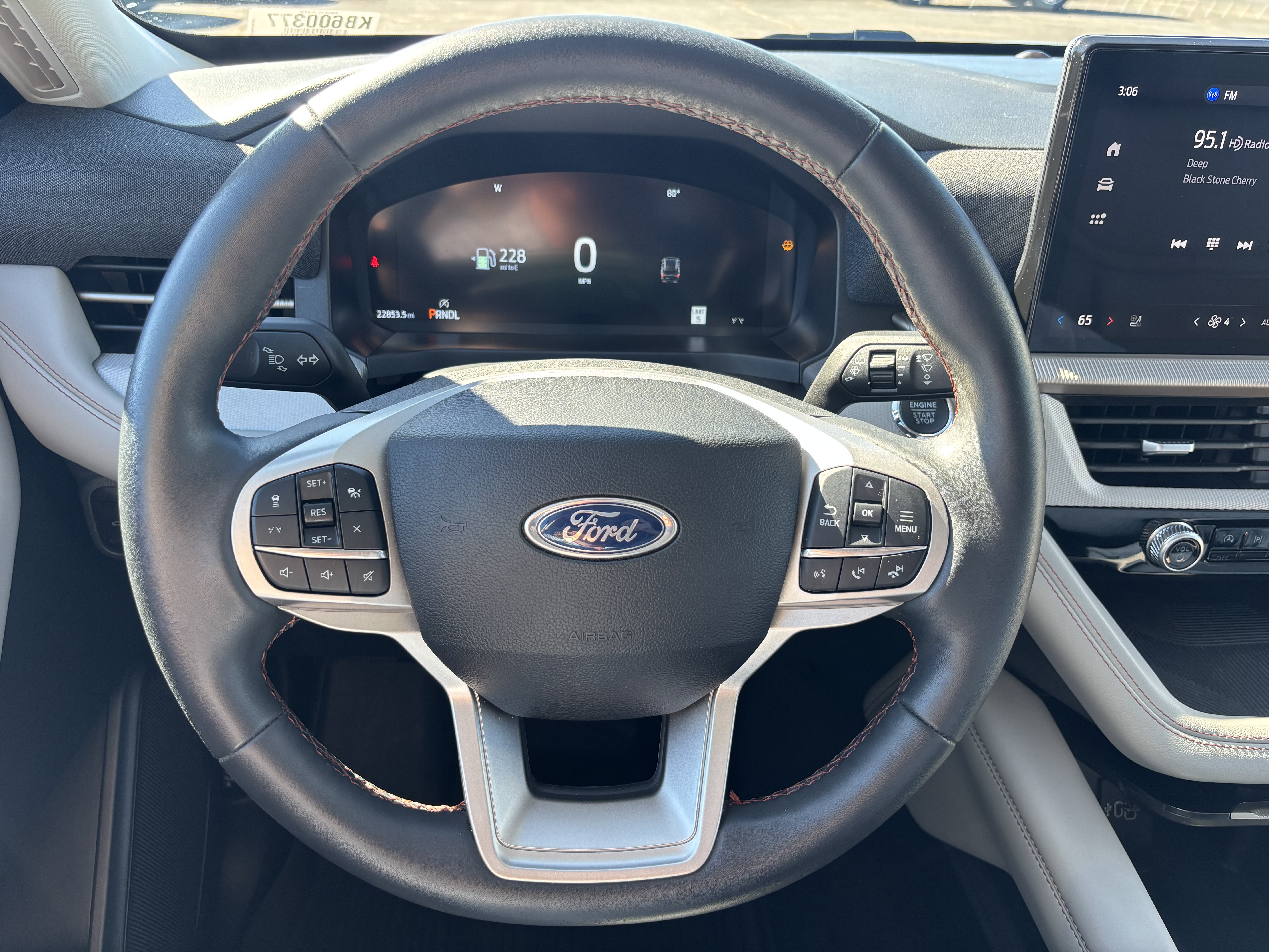 Used 2025 Ford Explorer Active w/ Active Comfort Package AWD/4WD image 20