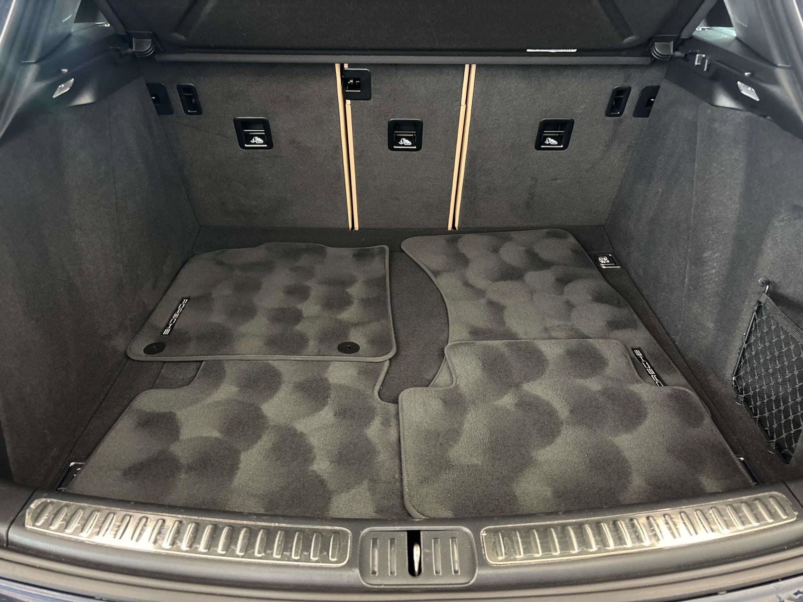 Used 2023 Porsche Macan image 10