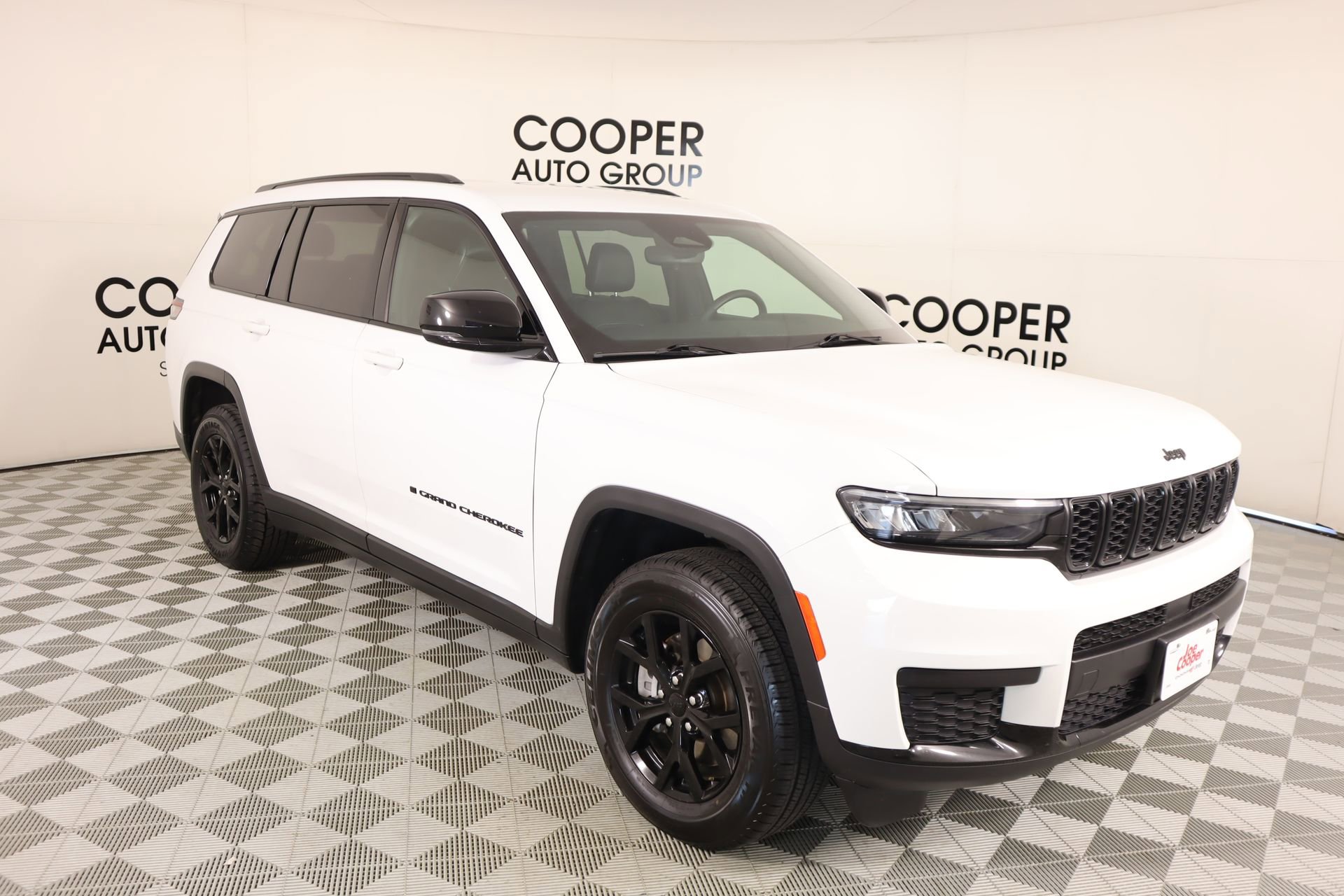Used 2024 Jeep Grand Cherokee L Laredo