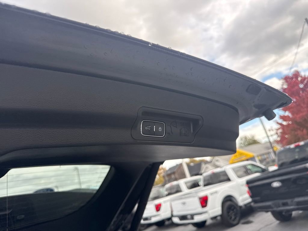 Used 2023 Ford Explorer XLT w/ Equipment Group 202A image 11