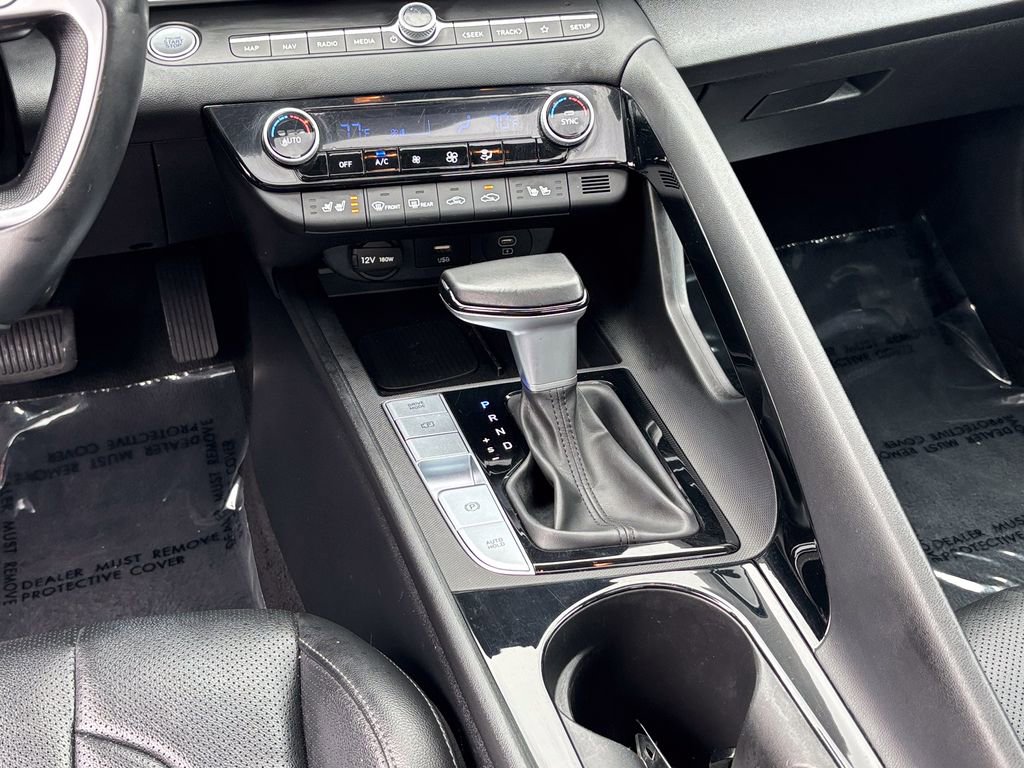 Used 2025 Hyundai Elantra Limited image 33