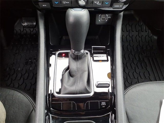 Used 2023 Jeep Compass Limited image 21