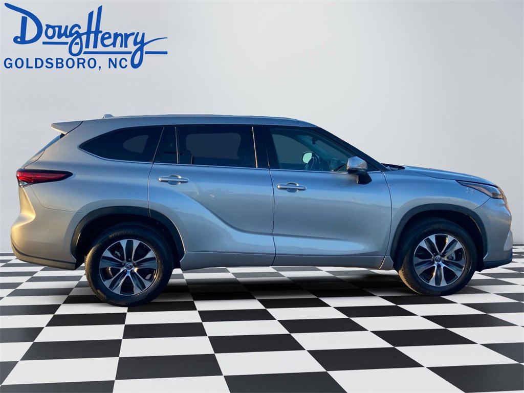 Used 2022 Toyota Highlander XLE image 6