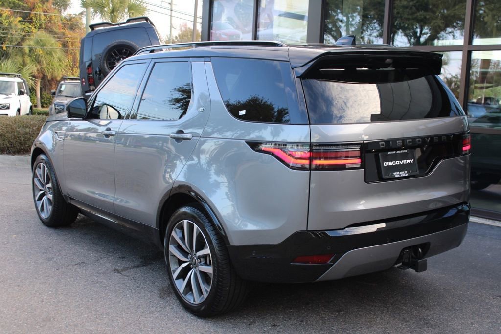 Certified 2025 Land Rover Discovery Dynamic SE image 9