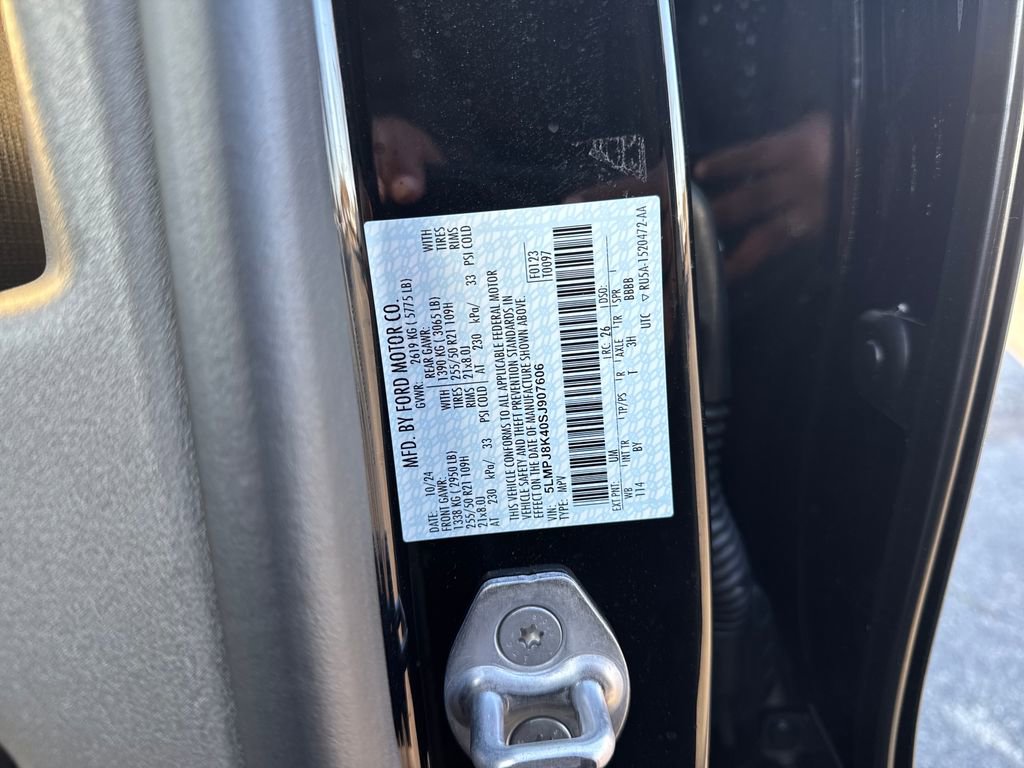 Used 2025 Lincoln Nautilus Reserve image 16