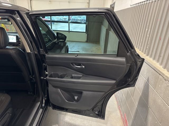 Certified 2024 Nissan Pathfinder SL w/ SL Premium Package AWD/4WD image 17