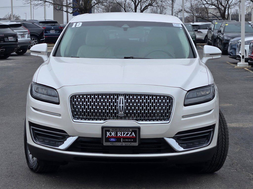 Used 2019 Lincoln Nautilus Select image 3
