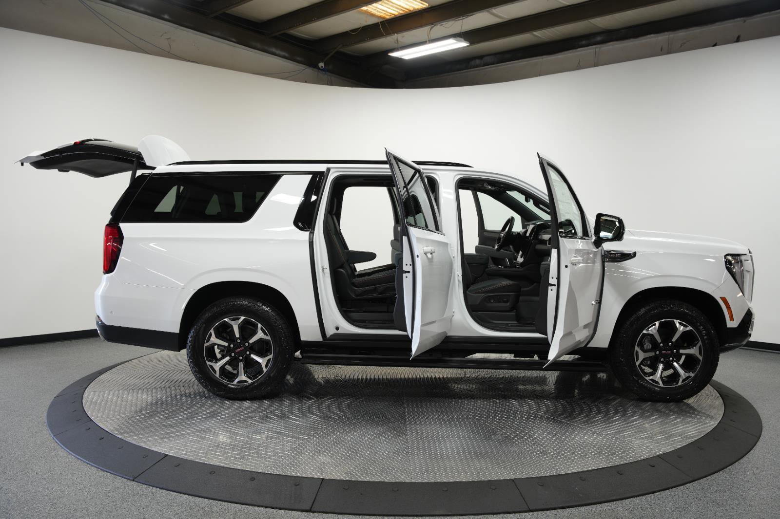 New 2026 GMC Yukon XL AT4 w/ AT4 Premium Plus Package AWD/4WD image 13