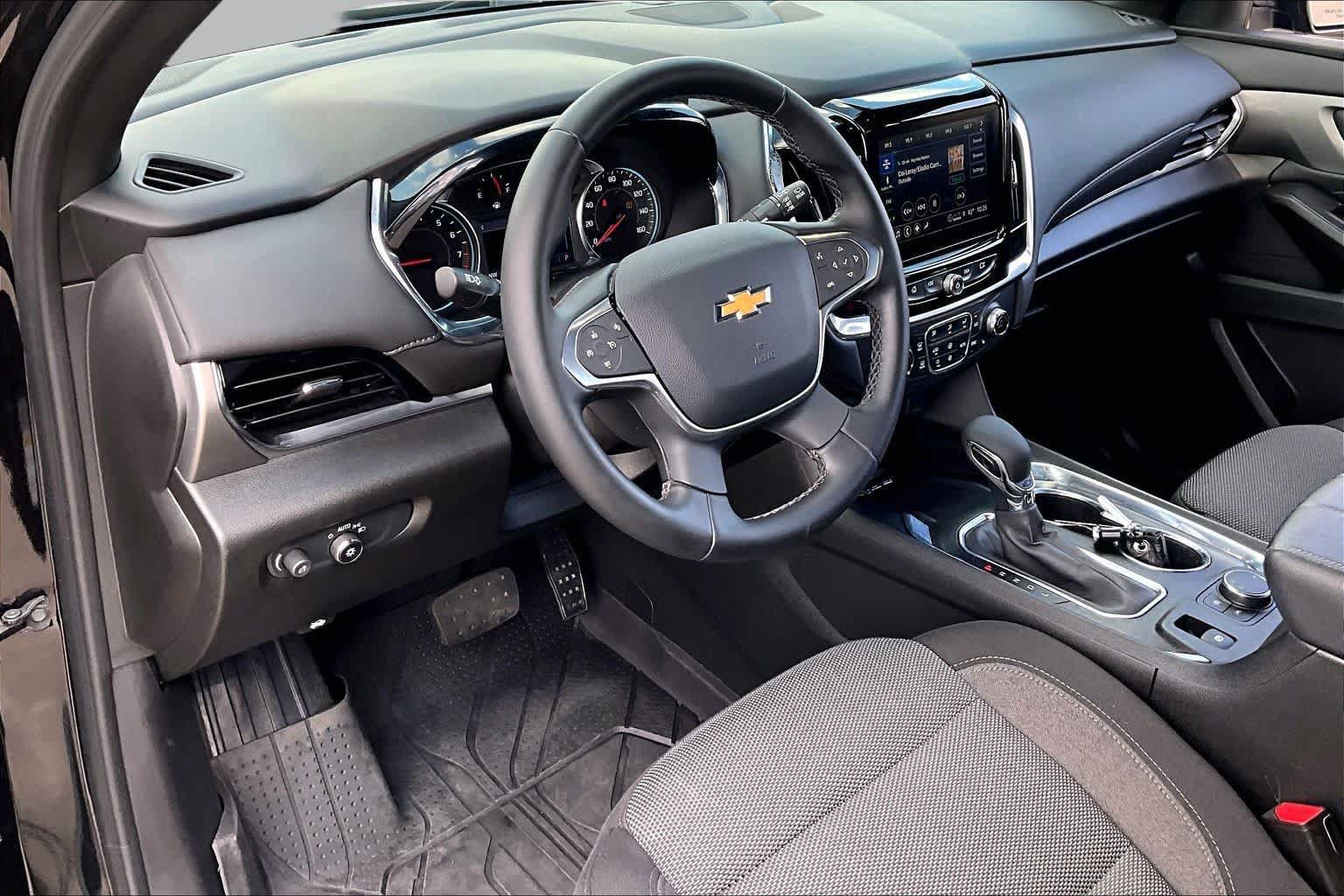Used 2023 Chevrolet Traverse LT FWD image 18