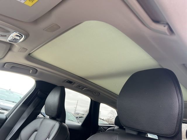 Used 2020 Volvo XC60 T8 Momentum image 11