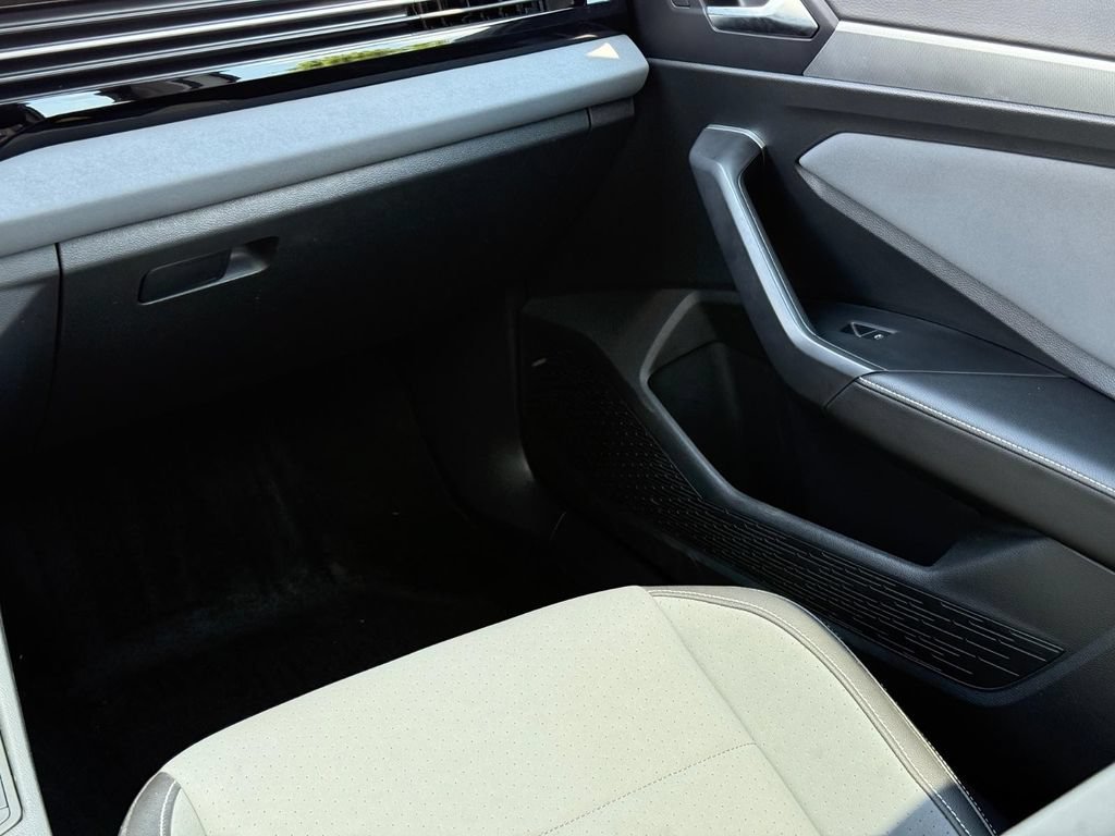 Used 2025 Volkswagen Jetta SE FWD image 15