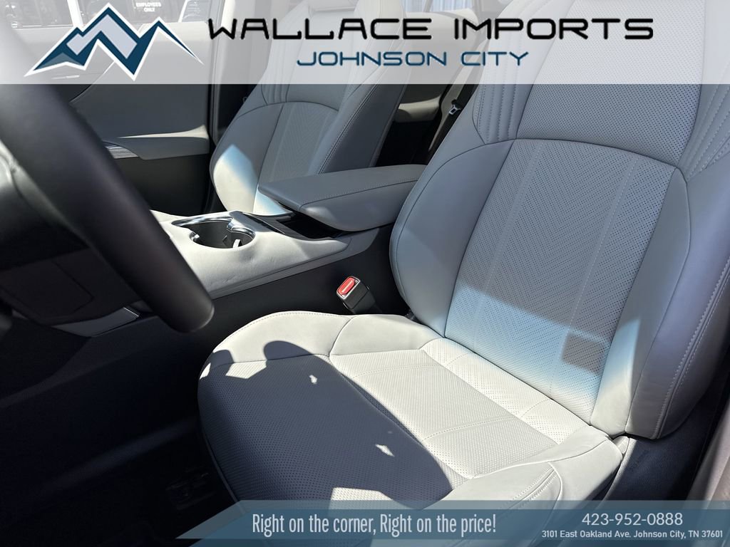 Used 2024 Toyota Venza Limited AWD/4WD image 15