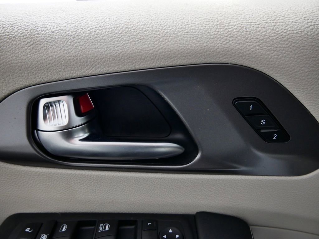 New 2024 Chrysler Pacifica Touring-L image 36
