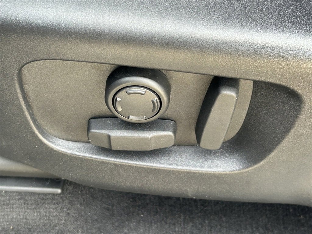 Used 2024 Land Rover Discovery Sport S image 30