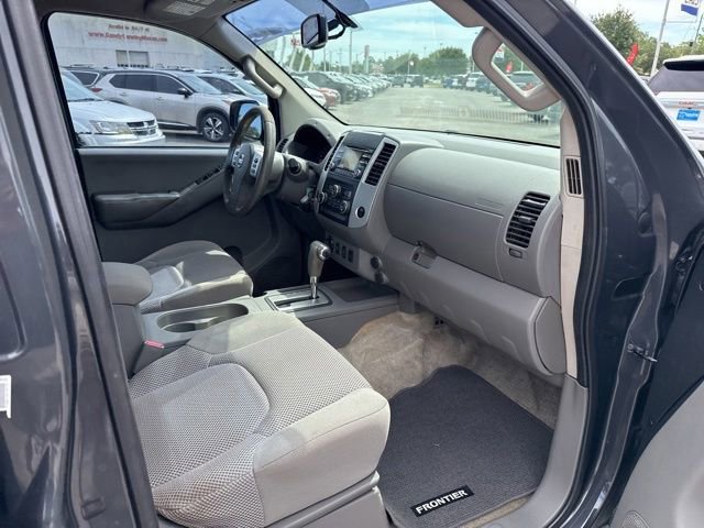 Used 2013 Nissan Frontier SV w/ SV Value Truck Pkg AWD/4WD image 11
