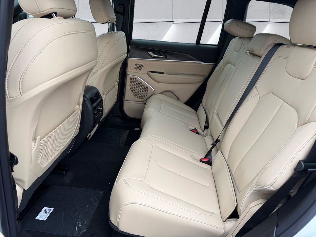 New 2026 Jeep Grand Cherokee Limited AWD/4WD image 11