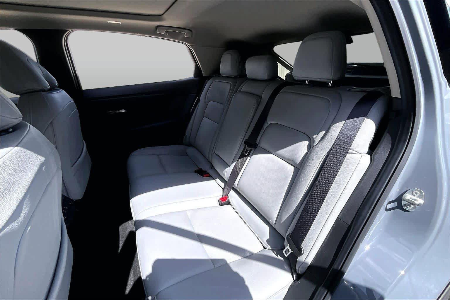 Used 2025 Nissan Ariya FWD image 19