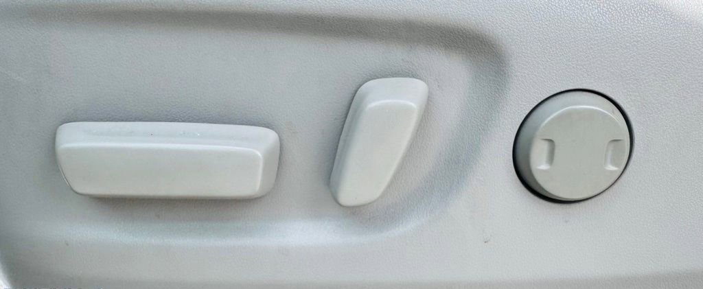 Used 2015 Toyota Sienna LE image 9