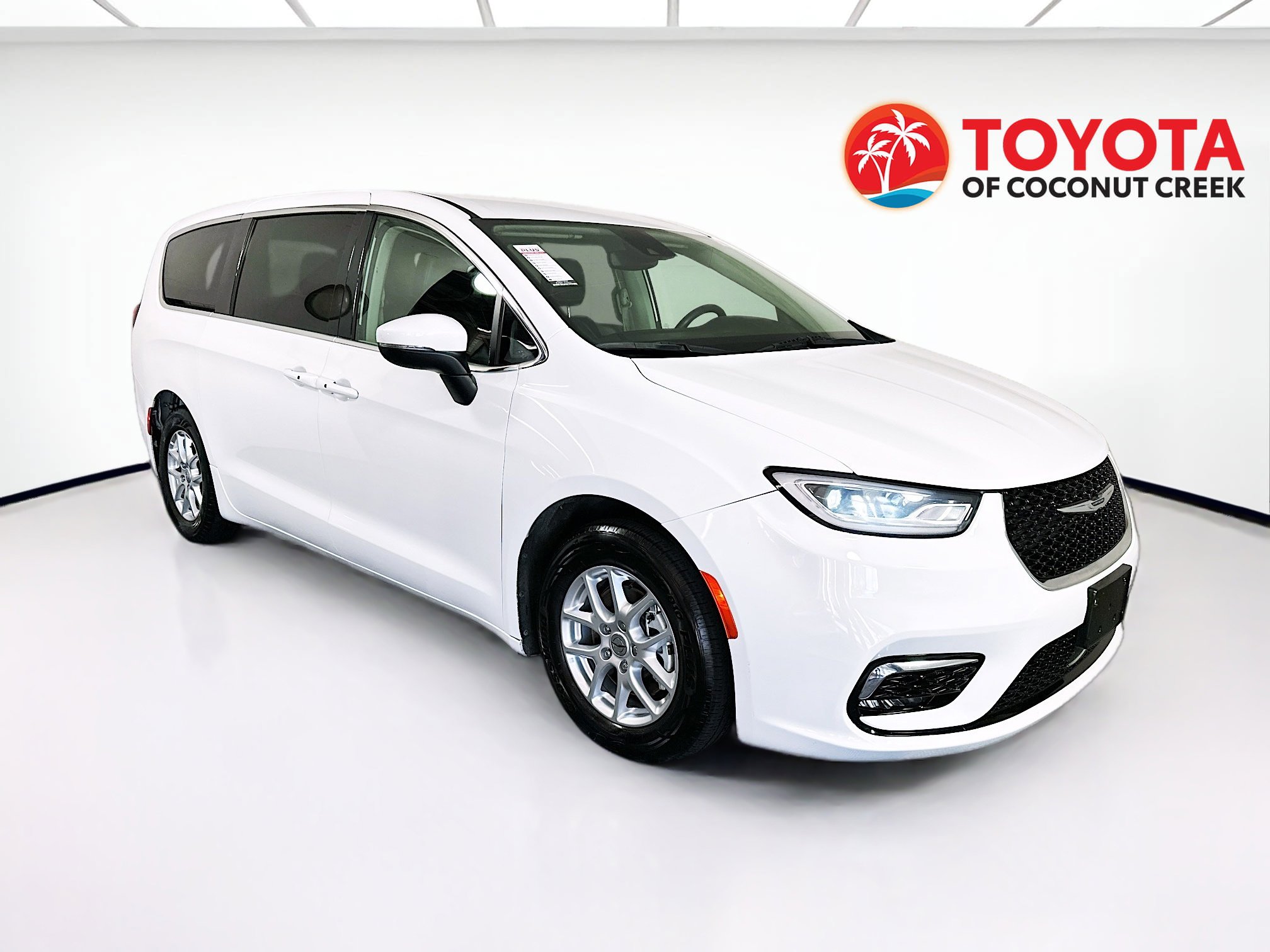 Used 2023 Chrysler Pacifica Touring-L image 1