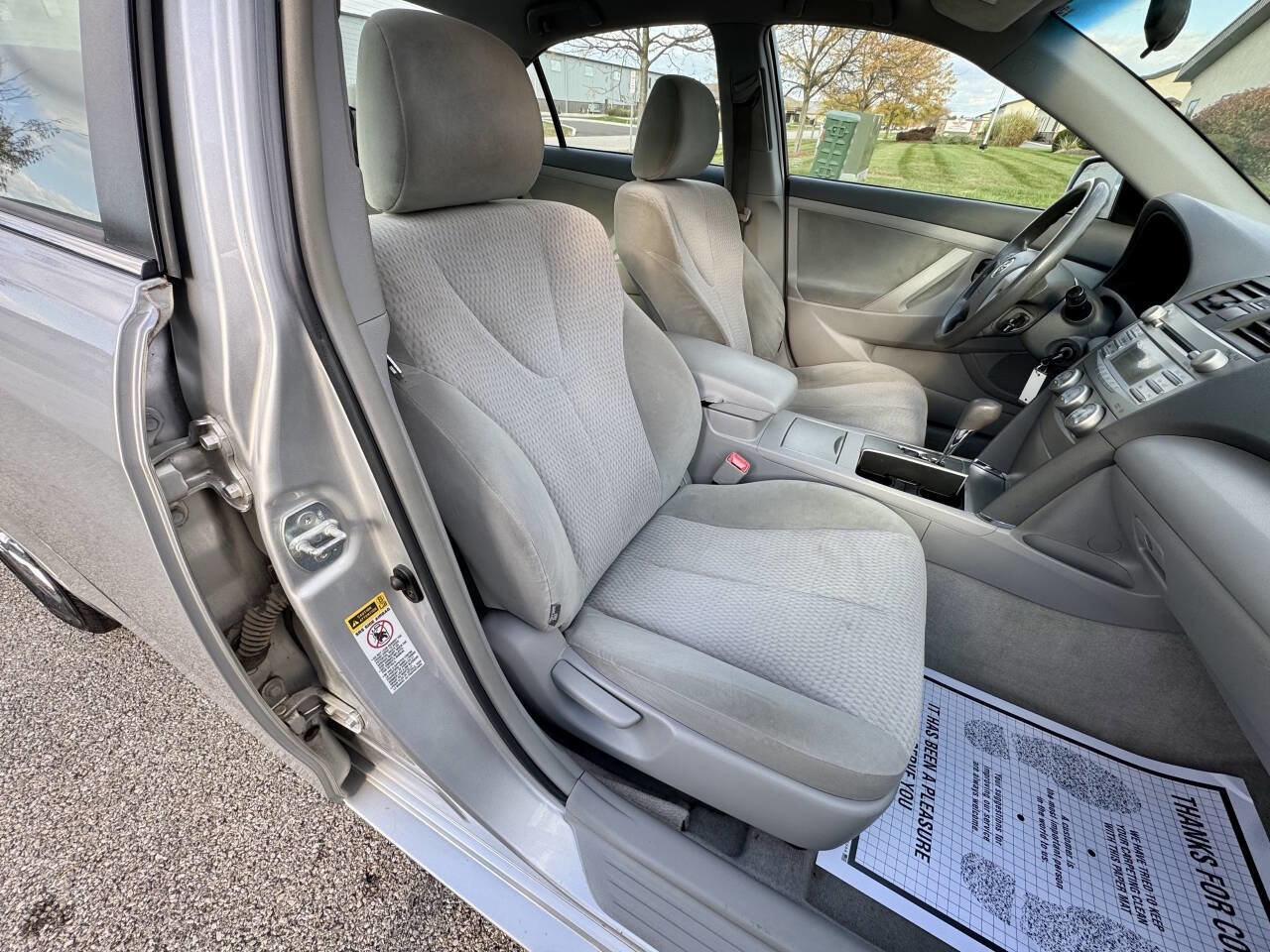 Used 2010 Toyota Camry LE image 25