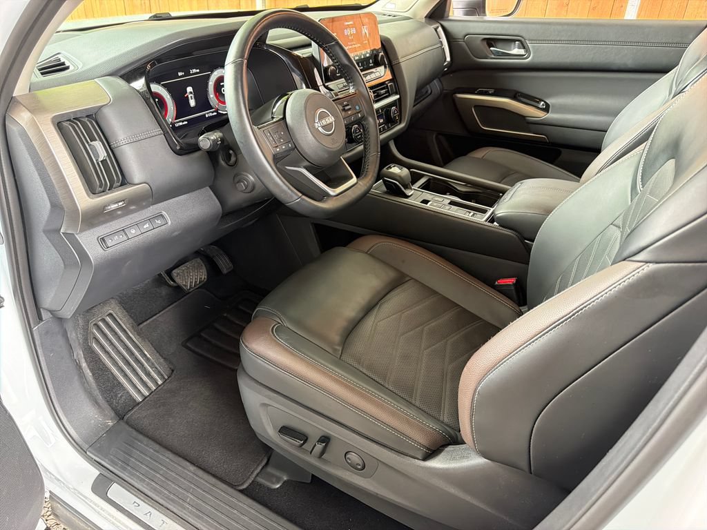 Used 2025 Nissan Pathfinder Platinum w/ Cargo Package FWD image 2