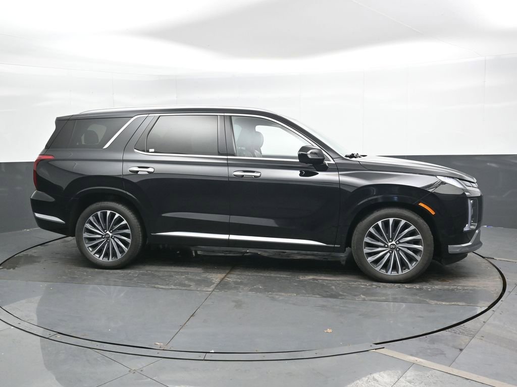 Used 2024 Hyundai Palisade Calligraphy image 3