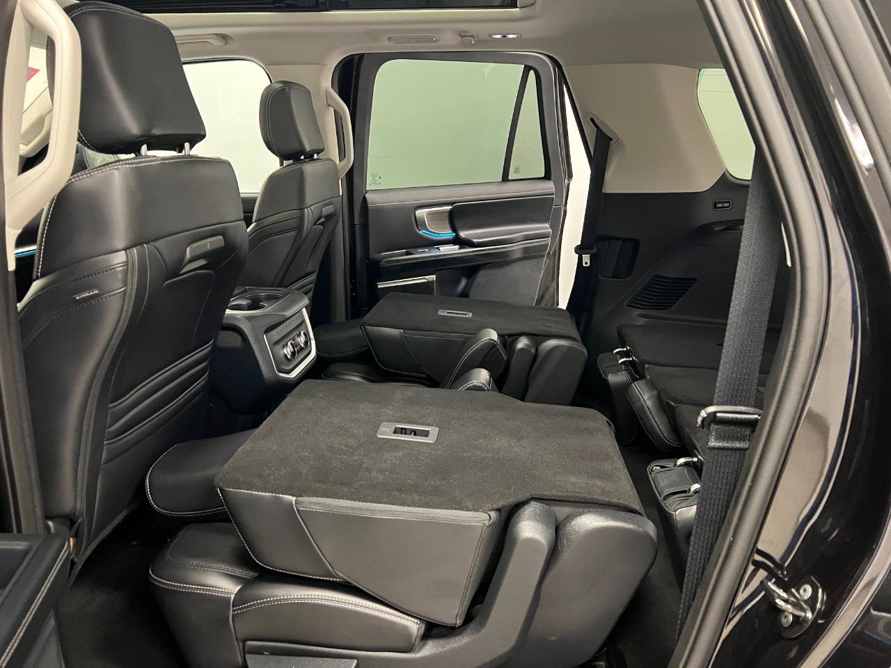 Used 2025 Ford Expedition Max Platinum AWD/4WD image 33