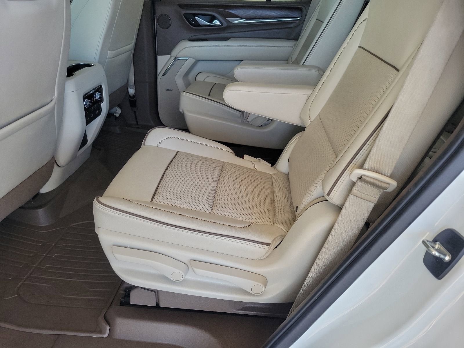 Certified 2021 GMC Yukon Denali w/ Denali Premium Package RWD image 16