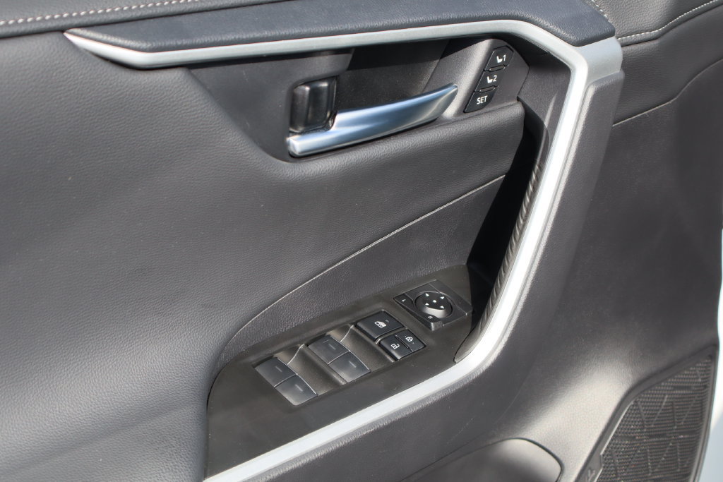 Used 2025 Toyota RAV4 Limited w/ Advanced Technology Package FWD image 20