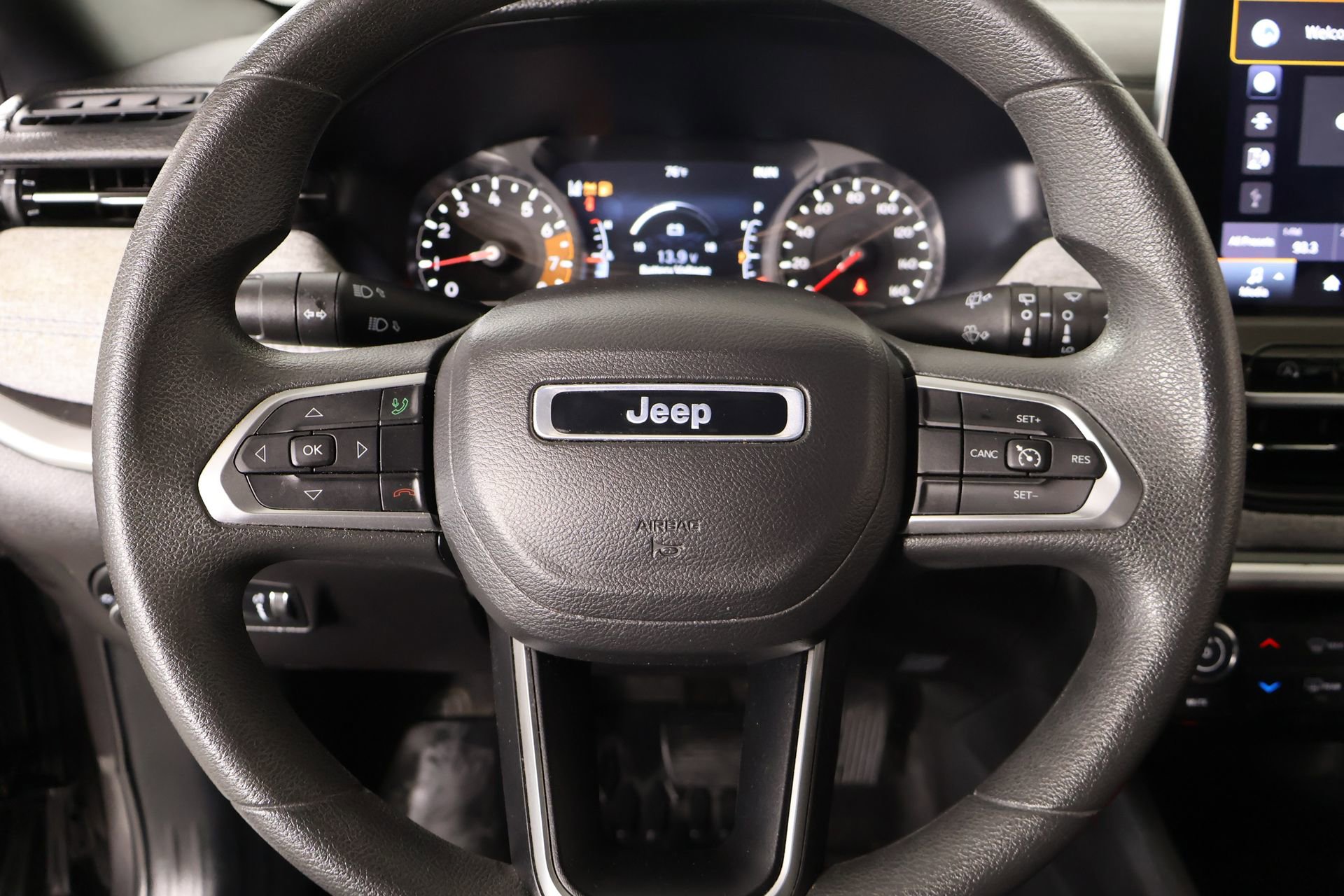 Used 2023 Jeep Compass Sport image 3
