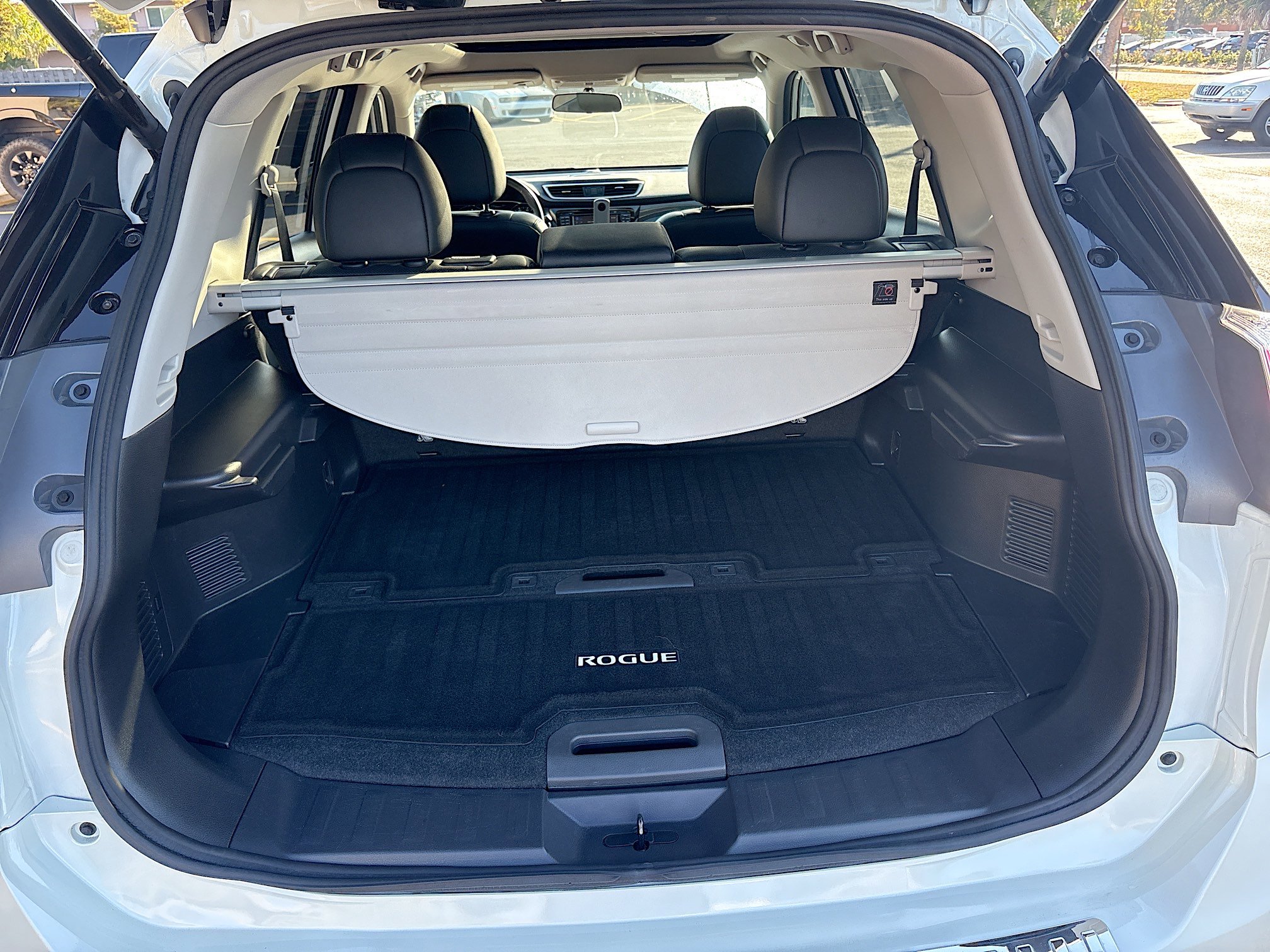 Used 2016 Nissan Rogue SL w/ SL Premium Package image 13