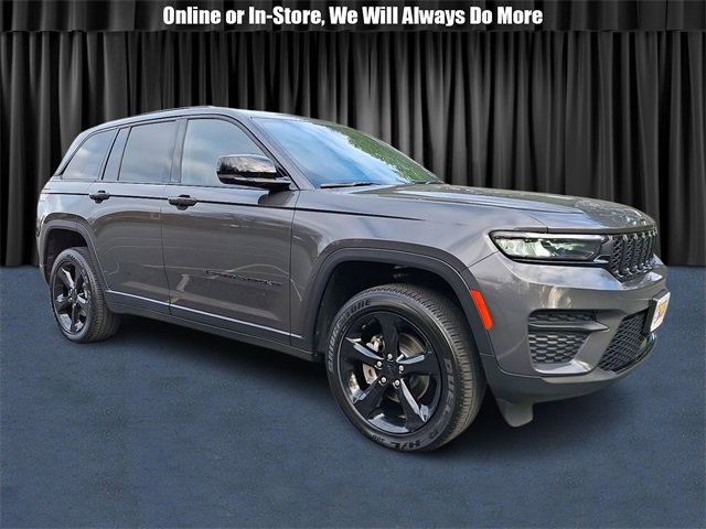Used 2024 Jeep Grand Cherokee Altitude image 1